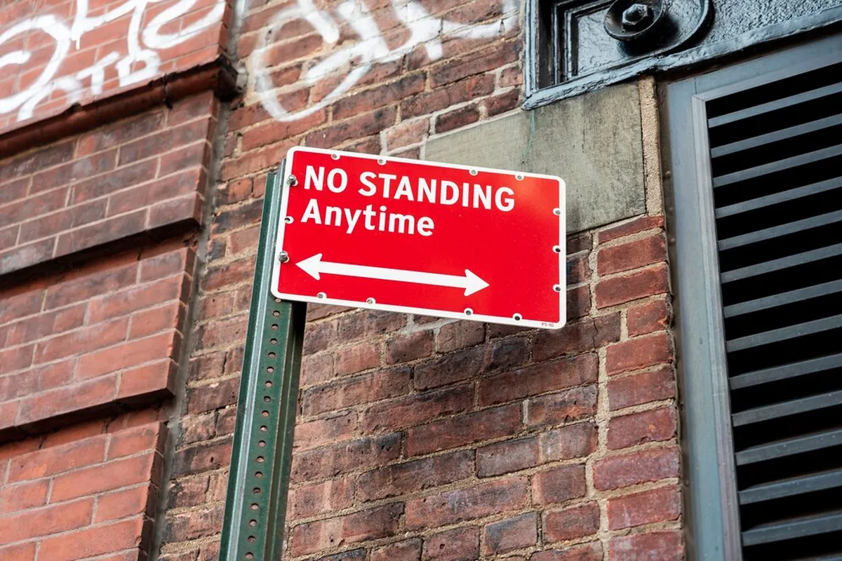 Rambu lalu lintas dalam bahasa Inggris