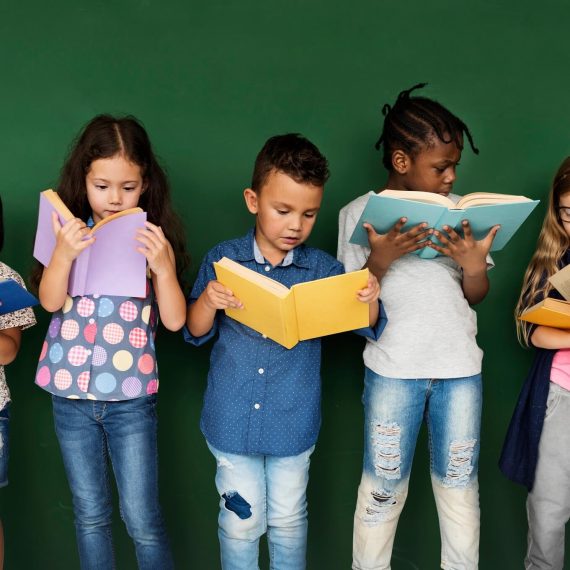 diverse-kids-reading-books (2)